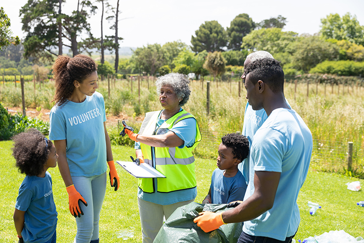 Group of diverse volunteers helping the community.